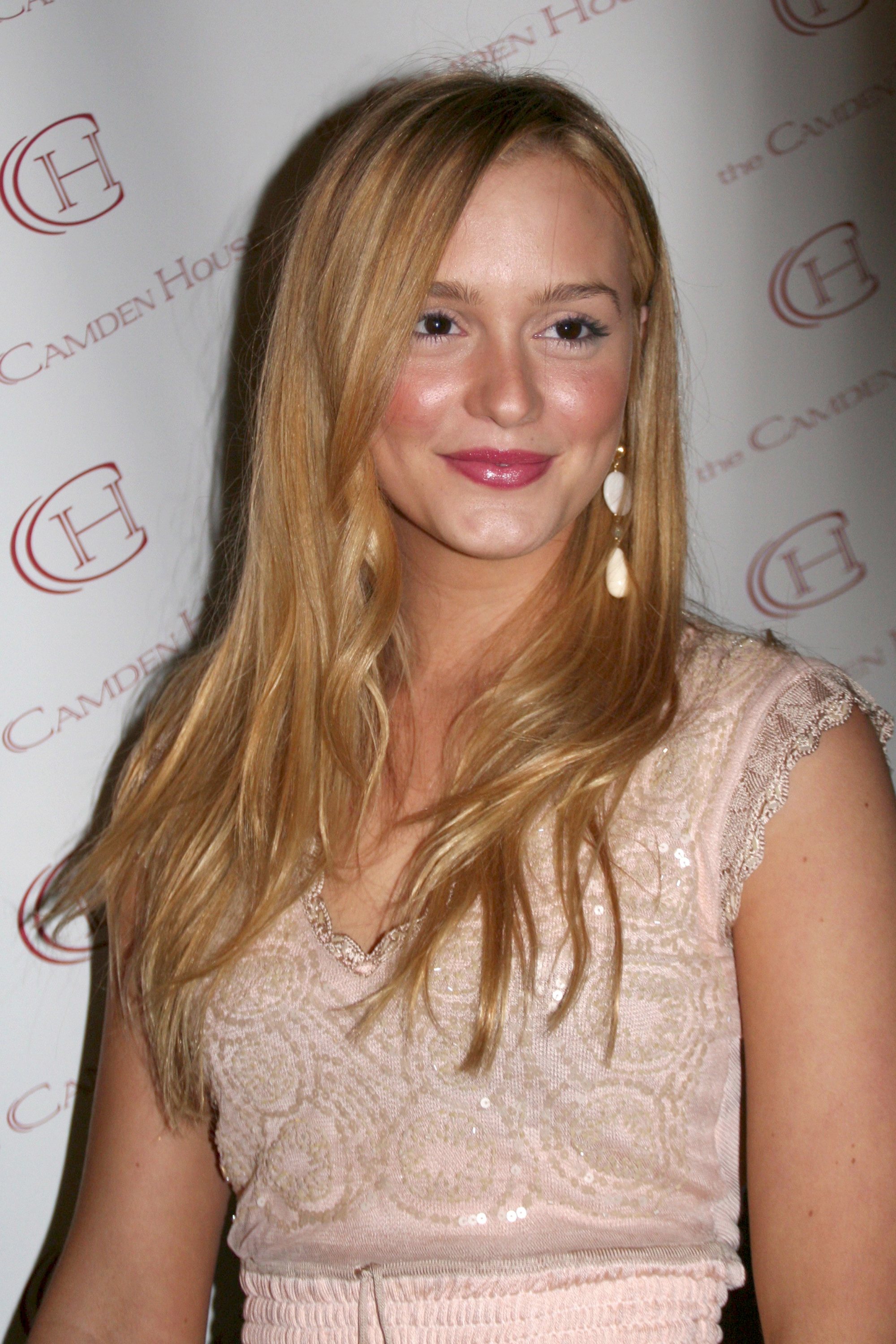 Index of /photos/actresses/m/meester_leighton.